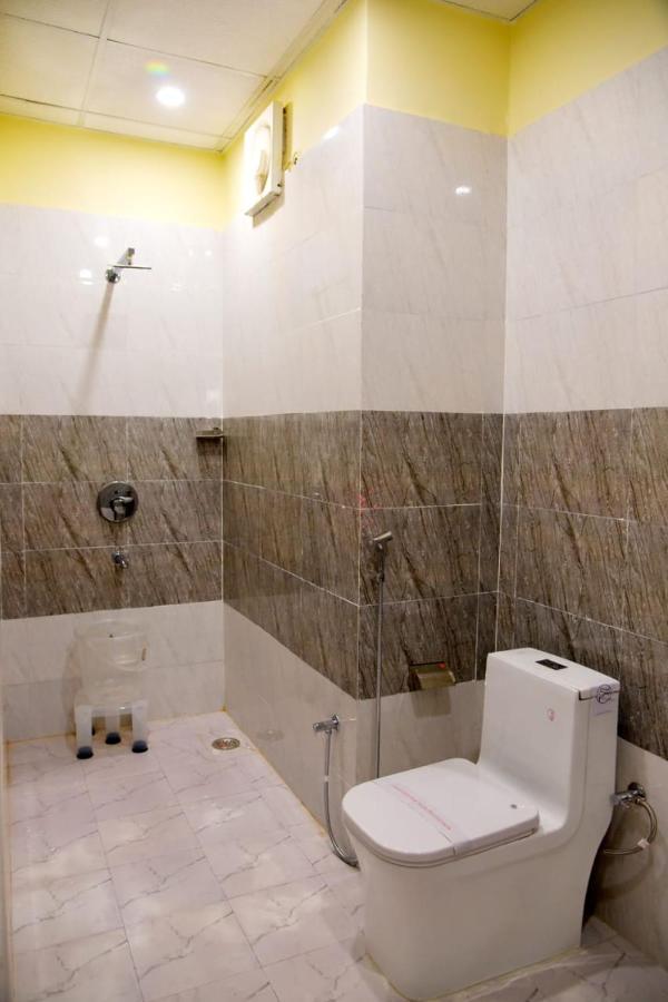 Hotel Tridev Grand Varanasi Eksteriør billede