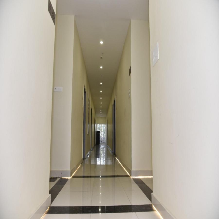 Hotel Tridev Grand Varanasi Eksteriør billede