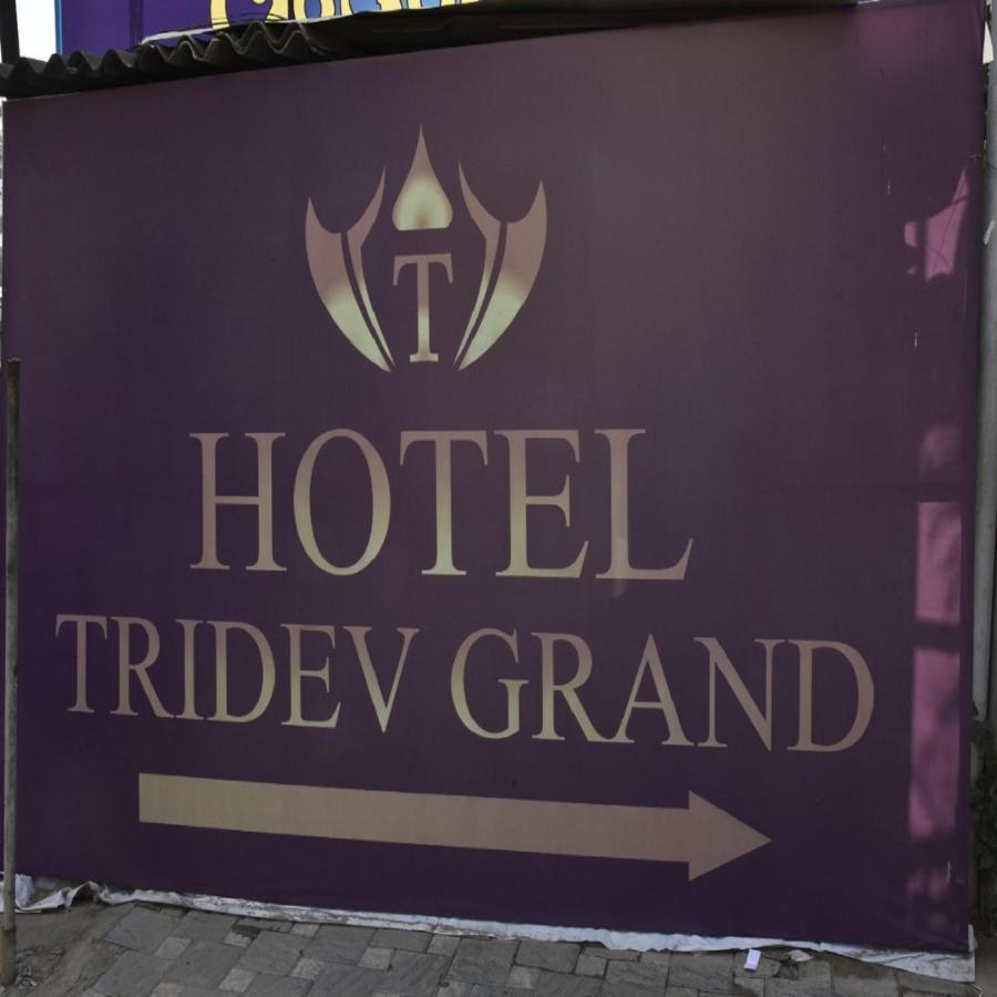 Hotel Tridev Grand Varanasi Eksteriør billede